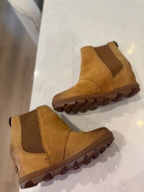 Sorel Joan Wedge Chelsea Boot Women 8.5 Camel Leather Hidden Wedge Bootie